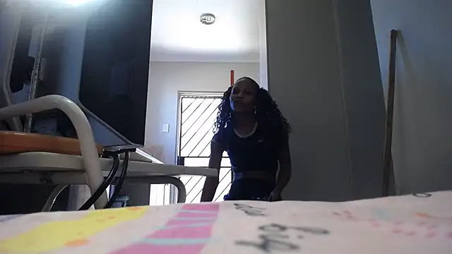 SexySlimMelanin webcam