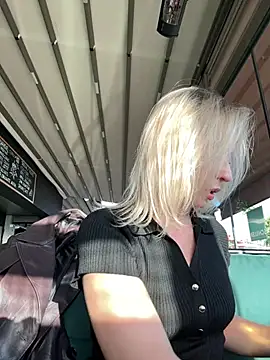 vikabunny1 (Ask my age) - Show 🍒tits hard nipples🫣Public🔥risky