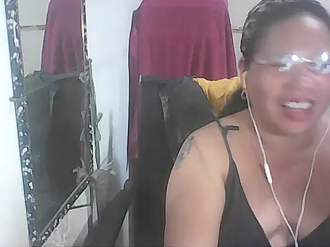 hotwet_mama4uxx webcam