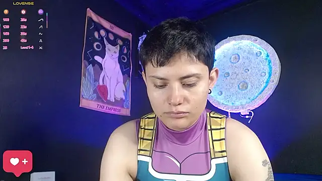 girl_intense444 webcam