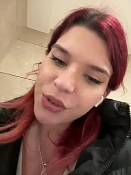 Webcam Model (RiriRoseey)  is live.Free join now!