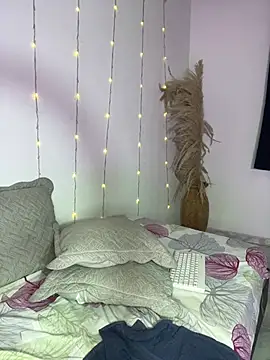 maisa_issa (F young) - ONE FIGER IN MY VIRGIN ASS