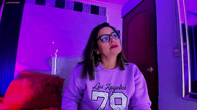 Agatha_Pleasure webcam