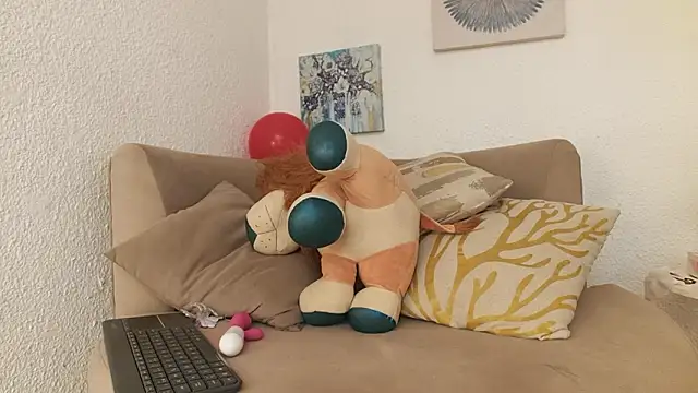 CarolineAikos webcam