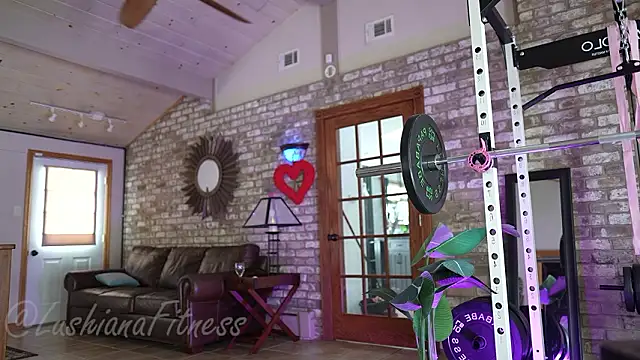 LushianaFitness webcam