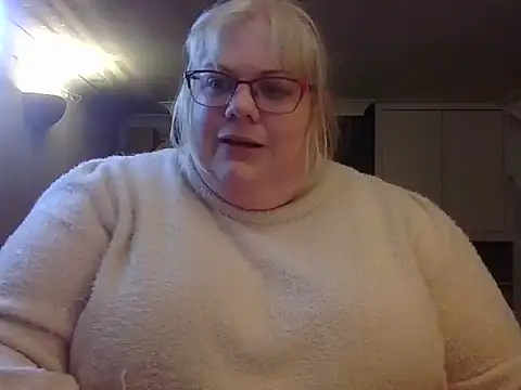 Kinkyhousewife83 webcam