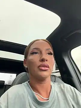 LovingBlondie webcam