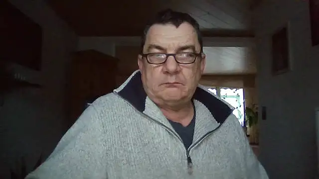 nobbie444 (M mature) - I shave my balls and cock