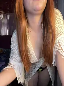 Webcam Model (CoraVibes) is live