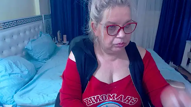 SonyaHotMilf webcam