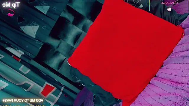 CharlotteBigCock webcam