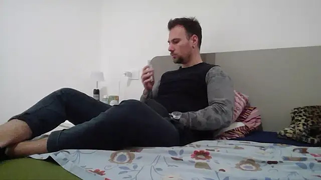 mrlyuis - Mrlyuis's free webcam - UK Sex Cams