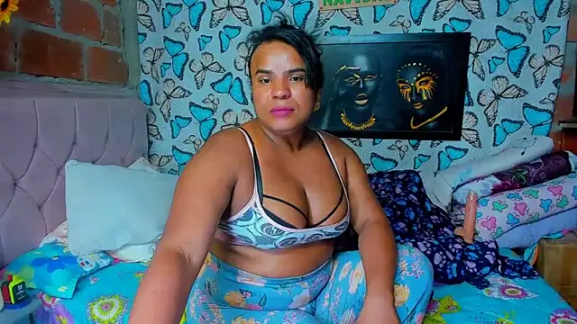 lucianaosorno25 webcam
