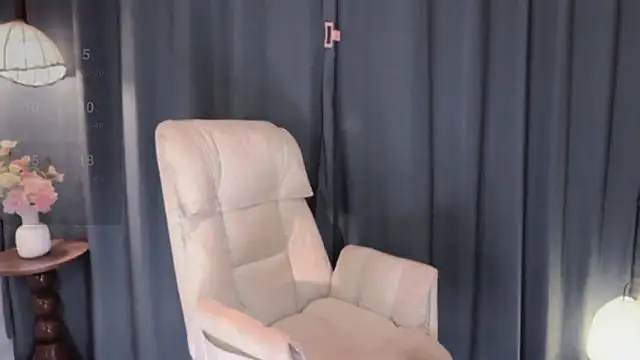 美女Yaiyigirl在线直播