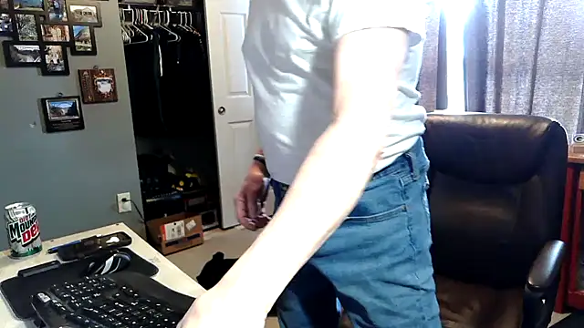 nobledad (M grandpa) - stroke my cock 2 mins