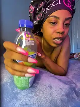 TheRealOshunQueen webcam