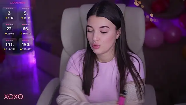 YourLolaBunny webcam