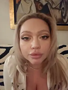 Webcam Model (misstitmouseofficial)  is live.Free join now!