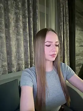 Webcam Model (MissOyee)  is live.Free join now!