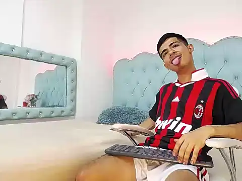 Apolo_Richards webcam