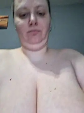 Webcam Model (anna_claire)  is live.Free join now!