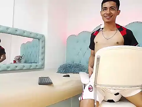 Apolo_Richards webcam