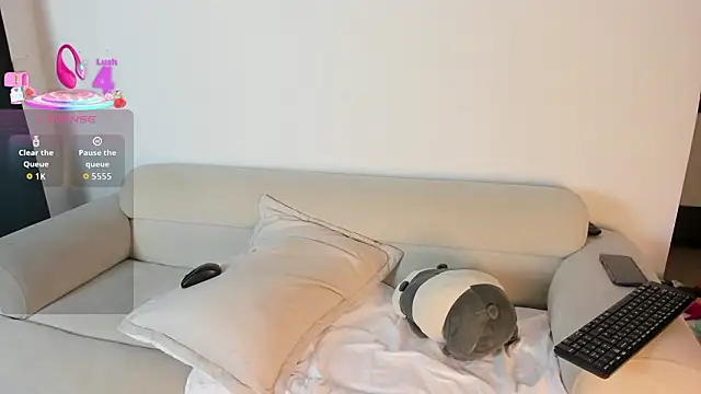 DakothaHyland_ webcam