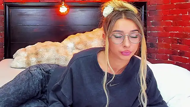 ChristynaRoss webcam