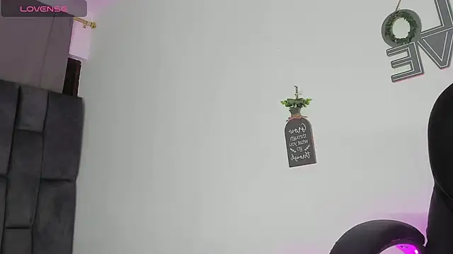 missdiabla_ - MissDiabla_'s free webcam - UK Sex Cams