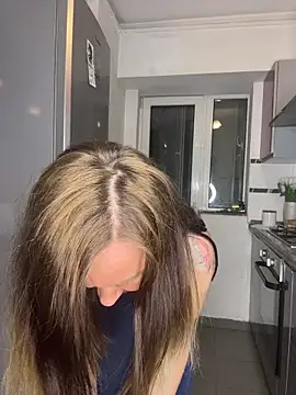 Webcam Model (DivineAmely) is live