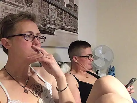 curvy-jinx - Curvy-Jinx's free webcam - UK Sex Cams