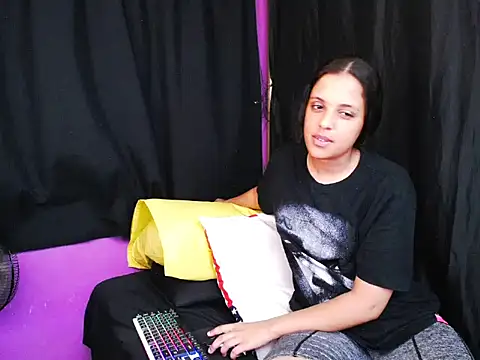 indianmaxine07 webcam