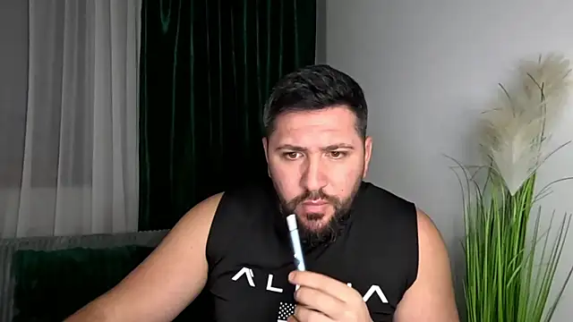 Gold_Alpha_Boy webcam