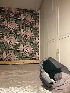 Webcam Model (leannabbyy) is live