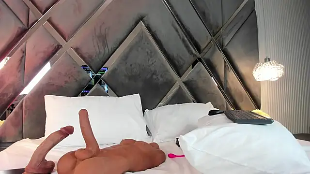 Ivonne_Millerr webcam