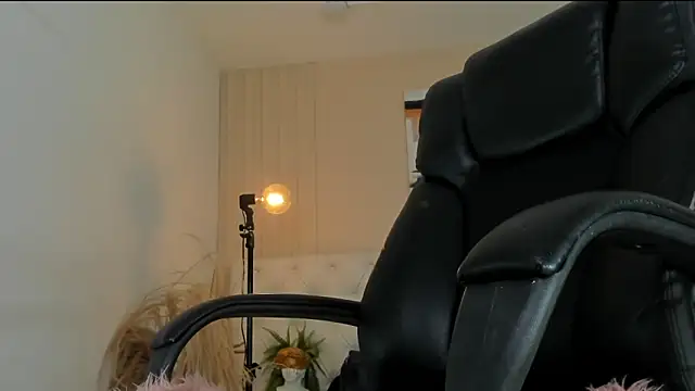 ISAAC_CRYSTON webcam