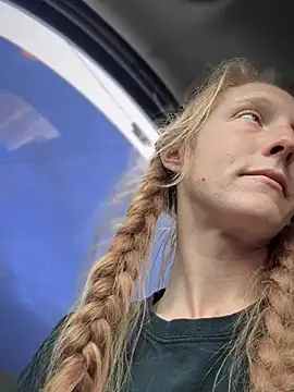 GoldenFlameGoddess webcam