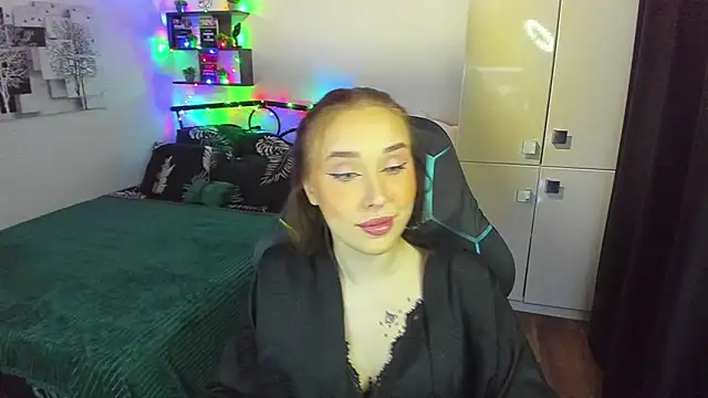 CrazyBitchInLace webcam