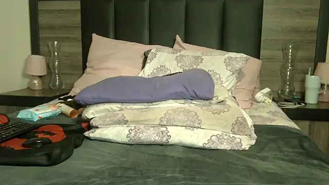 BigButt-MomJ75 webcam