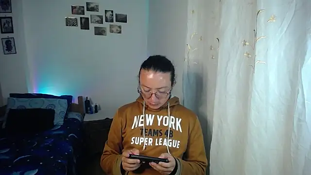 monkeywillwhite webcam