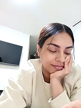 Webcam Model (Ivanna2) is live