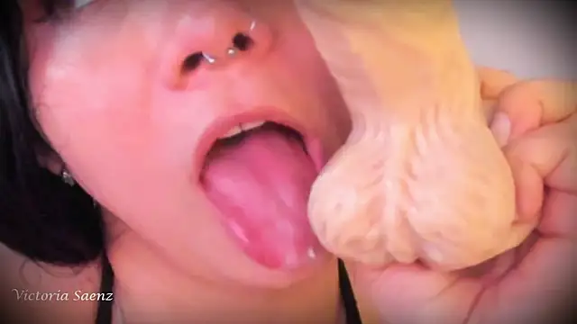 victoriaasaenz_ webcam