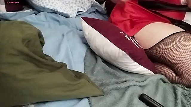 LoveInAllHoles webcam