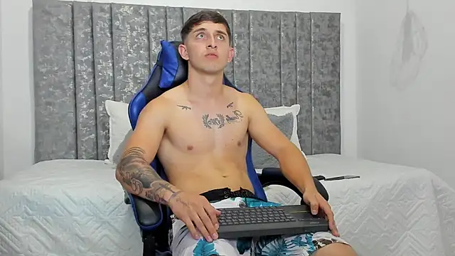 Calvin_Hunter webcam