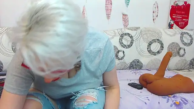 playful_goldie_wow__ - Playful_Goldie_WOW__'s free webcam - UK Sex Cams