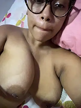 Webcam Model (Kittybrown18) is live