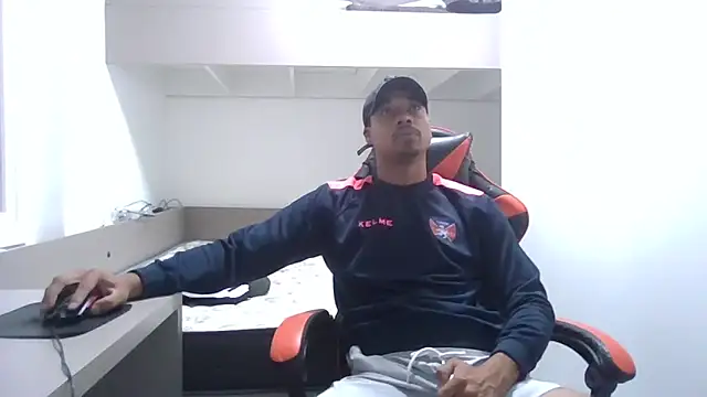 JUNINHOLEKEJR webcam