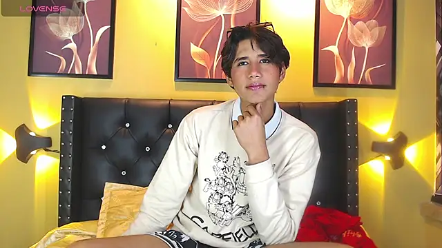 Derenn_ Live Webcam on Stripchat