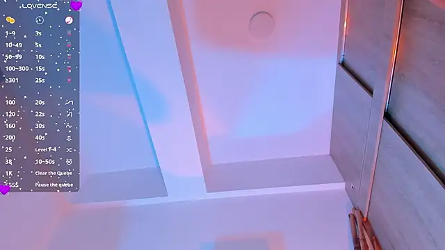 laura-hills18 webcam