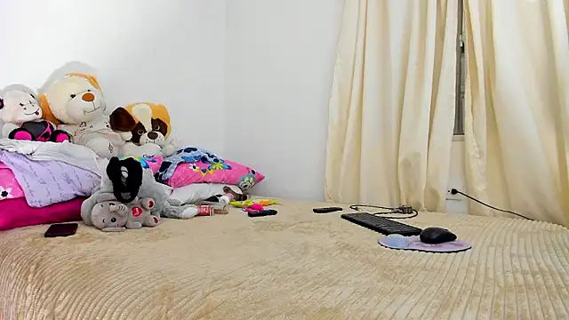 vennuss19 - Vennuss19's free webcam - UK Sex Cams